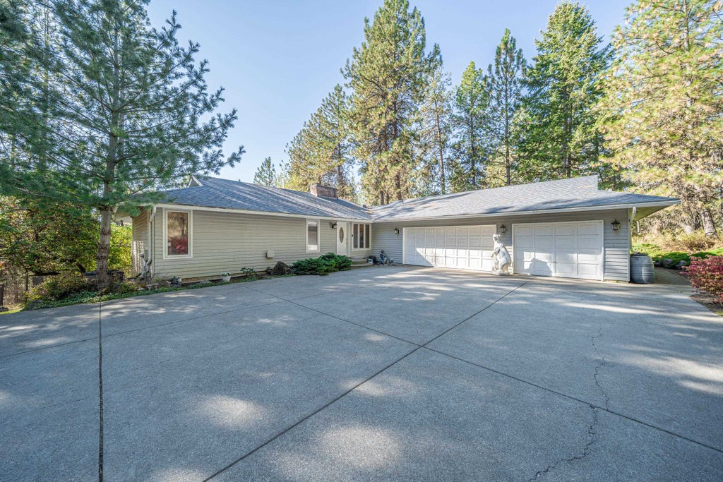 Photo of 11907 E Midway Rd, Mead, WA 99021 (MLS # 202625593)