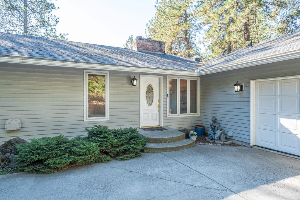 Photo of 11907 E Midway Rd, Mead, WA 99021 (MLS # 202625593)