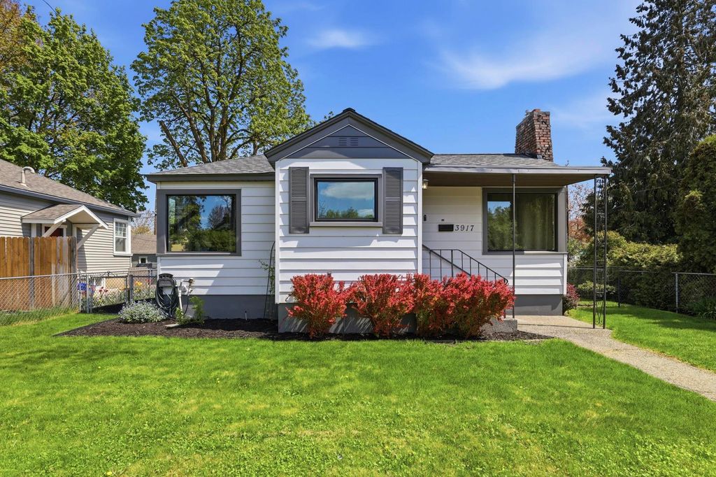 Photo of 3917 S Grand Blvd, Spokane, WA 99203 (MLS # 202616517)