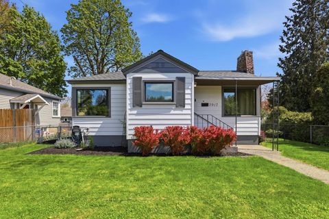 Photo of 3917 S Grand Blvd, Spokane, WA 99203 (MLS # 202616517)