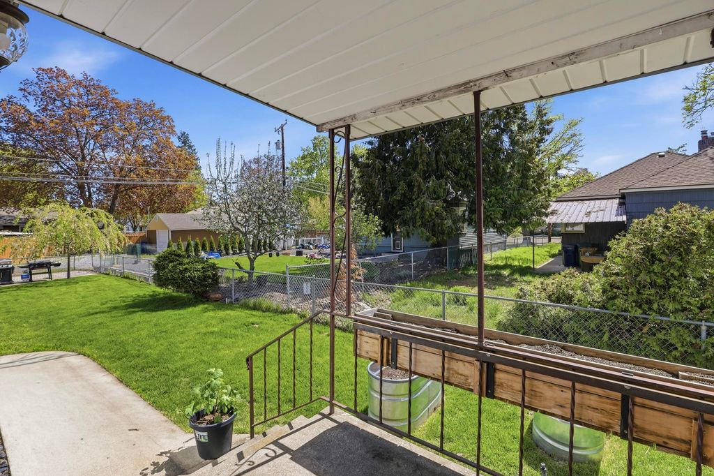 Photo of 3917 S Grand Blvd, Spokane, WA 99203 (MLS # 202616517)