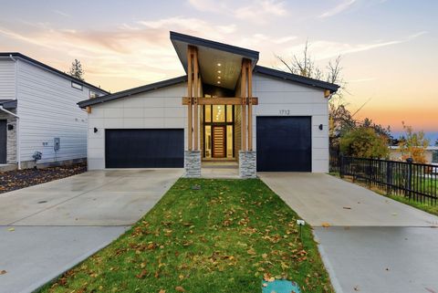 Photo of 1712 W Toni Rae Dr, Spokane, WA 99218 (MLS # 202526714)