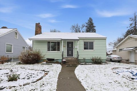 Photo of 4808 N Adams St, Spokane, WA 99205 (MLS # 202527130)