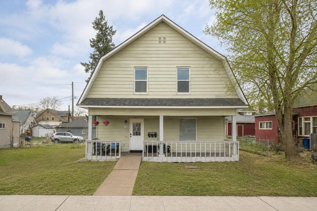 Photo of 613 W Knox Ave, Spokane, WA 99205 (MLS # 202620398)