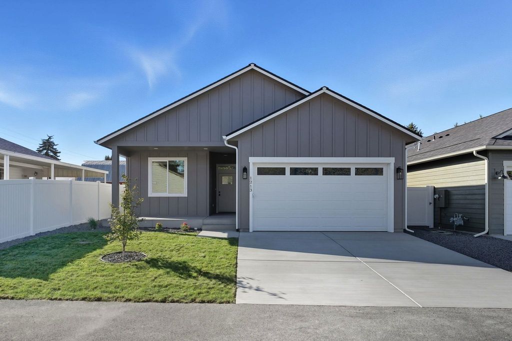 Photo of 1213 N Whipple Ln, Spokane Valley, WA 99206 (MLS # 202525545)