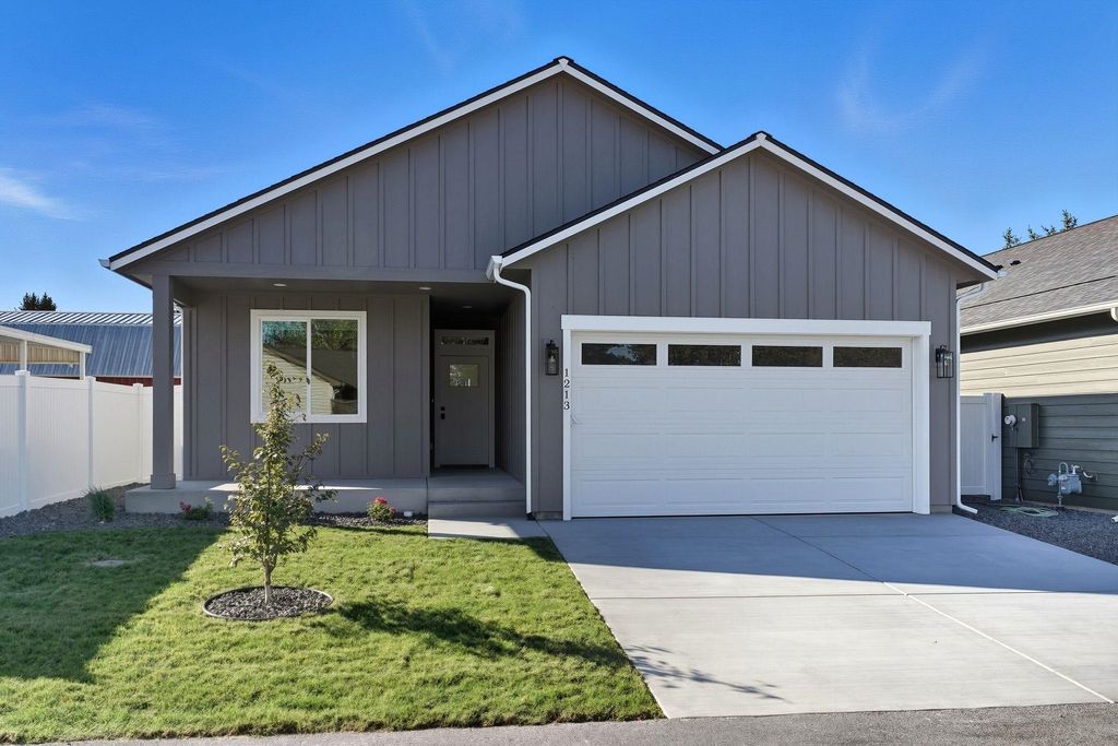 Photo of 1213 N Whipple Ln, Spokane Valley, WA 99206 (MLS # 202525545)