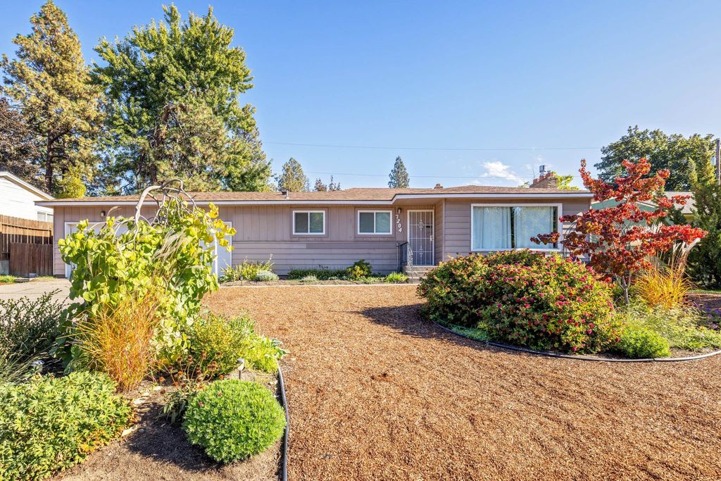 Photo of 7204 N FOX POINT Dr, Spokane, WA 99208 (MLS # 202525594)