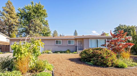 Photo of 7204 N FOX POINT Dr, Spokane, WA 99208 (MLS # 202525594)