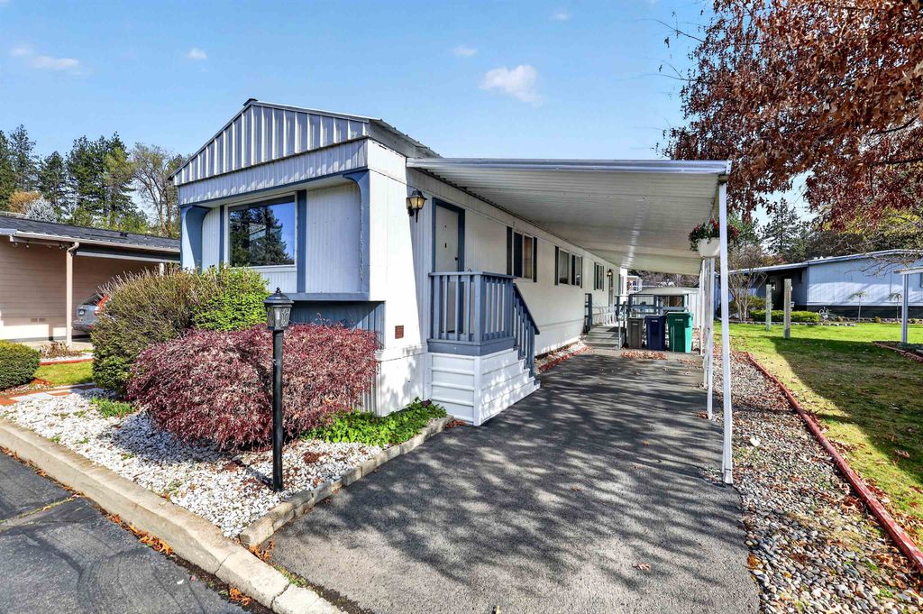 Photo of 208 S Neyland Rd, Liberty Lake, WA 99019 (MLS # 202616313)