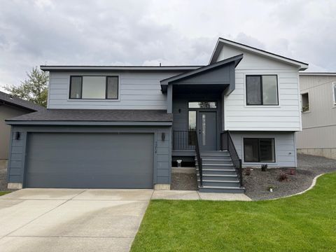Photo of 3214 S CUSTER Ln, Spokane, WA 99203 (MLS # 202526715)