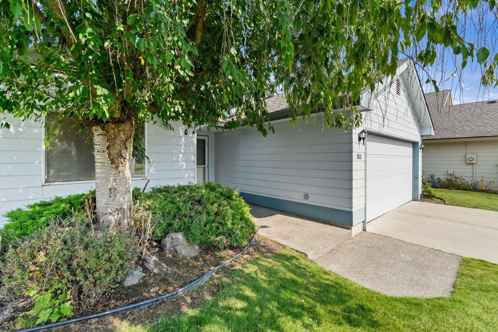 Photo of 3611 E Baycourt Ln, Spokane, WA 99223 (MLS # 202621400)