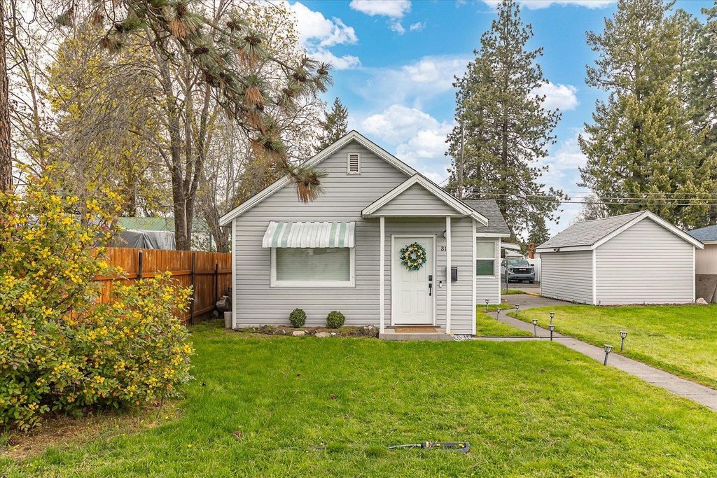 Photo of 811 E Everett Ave, Spokane, WA 99207 (MLS # 202616165)