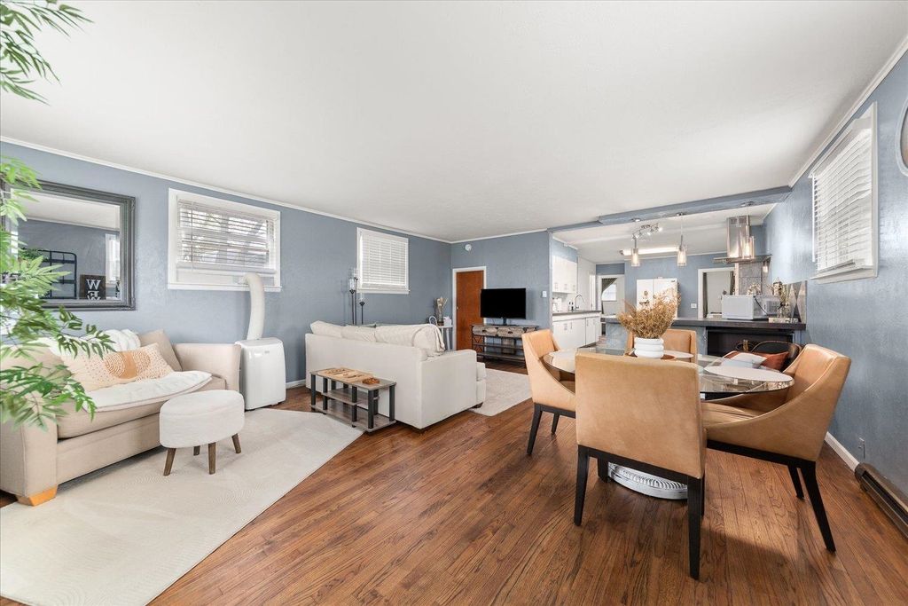 Photo of 811 E Everett Ave, Spokane, WA 99207 (MLS # 202616165)