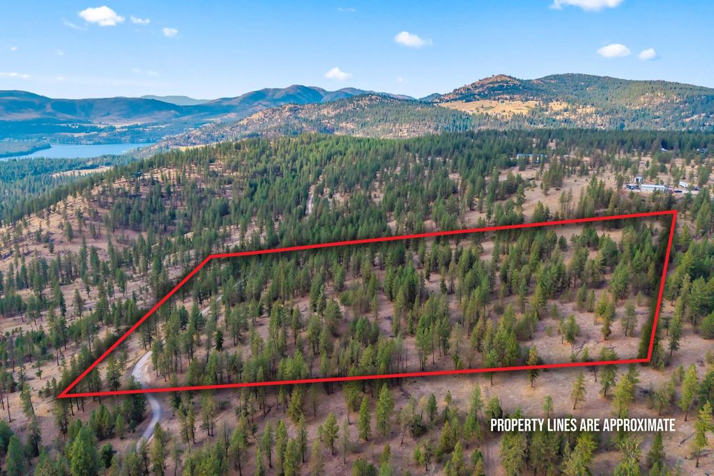 Photo of 6526 Summerlin Way Way, Nine Mile Falls, WA 99026 (MLS # 202616261)