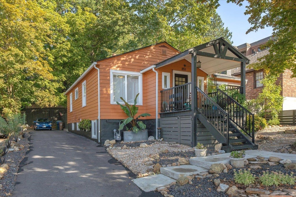 Photo of 851 S Cowley St, Spokane, WA 99202 (MLS # 202624092)