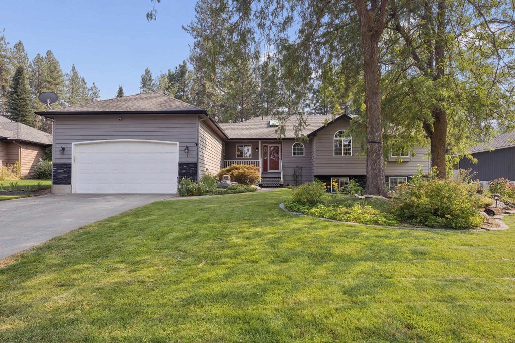 Photo of 9 W Elcliff Ave, Spokane, WA 99218 (MLS # 202622269)