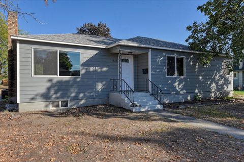 Photo of 4326 N Maple St, Spokane, WA 99205 (MLS # 202525171)
