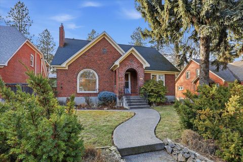 Photo of 1618 S Lincoln St, Spokane, WA 99203 (MLS # 202611851)