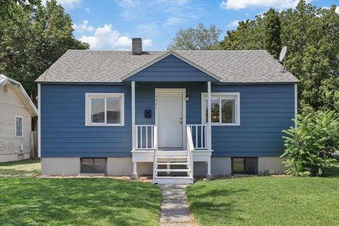 Photo of 4521 N Lidgerwood St, Spokane, WA 99207 (MLS # 202527453)