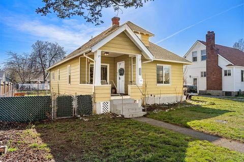 Photo of 4824 N Stone St, Spokane, WA 99207 (MLS # 202525700)