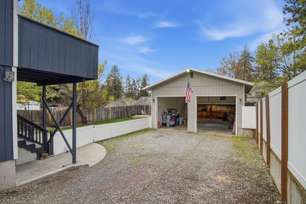 Photo of 4011 E 12th Ave, Spokane, WA 99202 (MLS # 202615858)