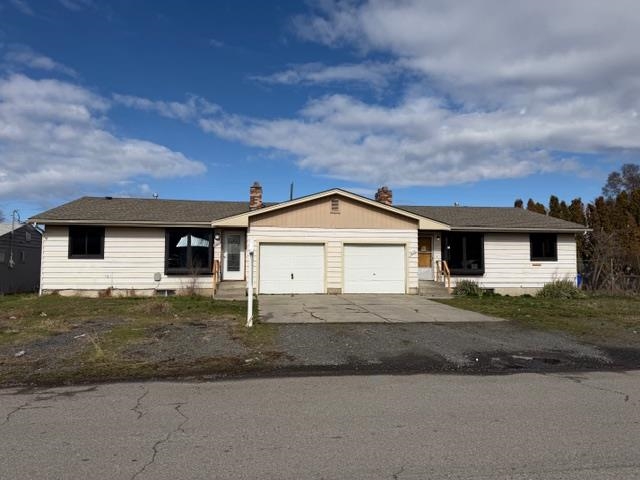 Photo 1 of 33 — 4609 E 2nd Ave, Spokane Valley, WA 99212