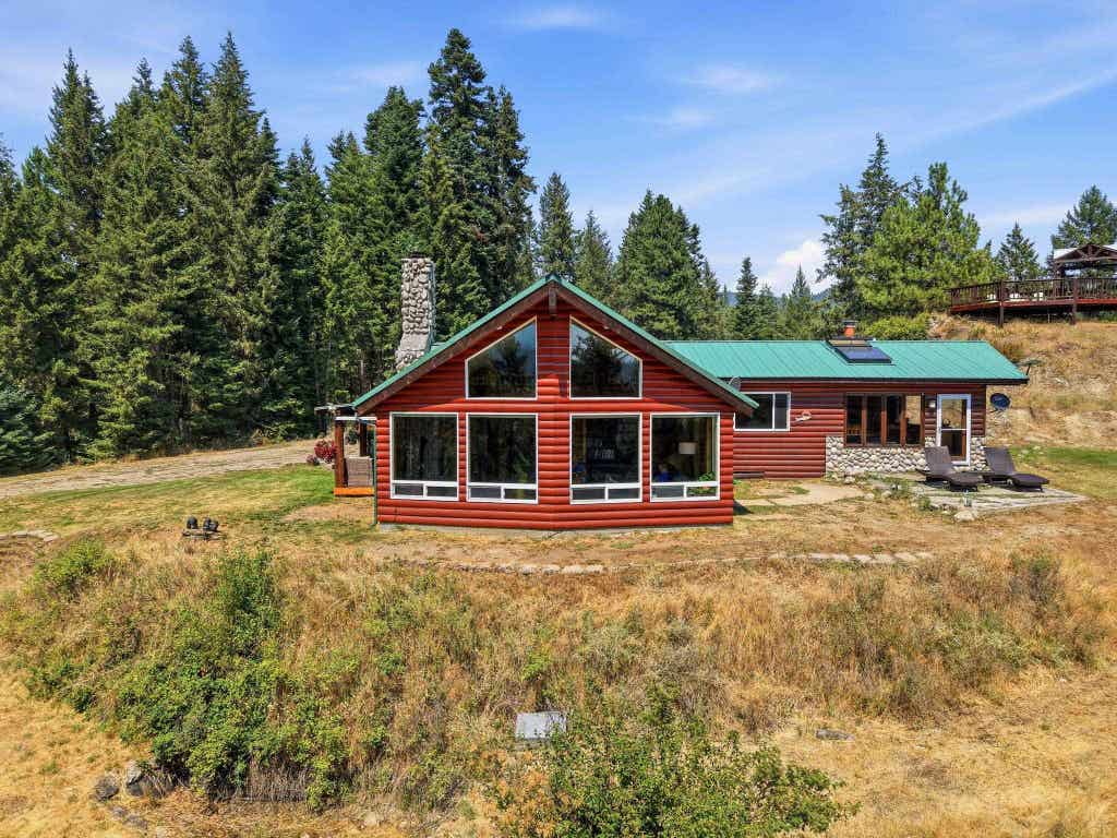 Photo of 15504 N Osprey Ln, Newman Lake, WA 99025 (MLS # 202622108)