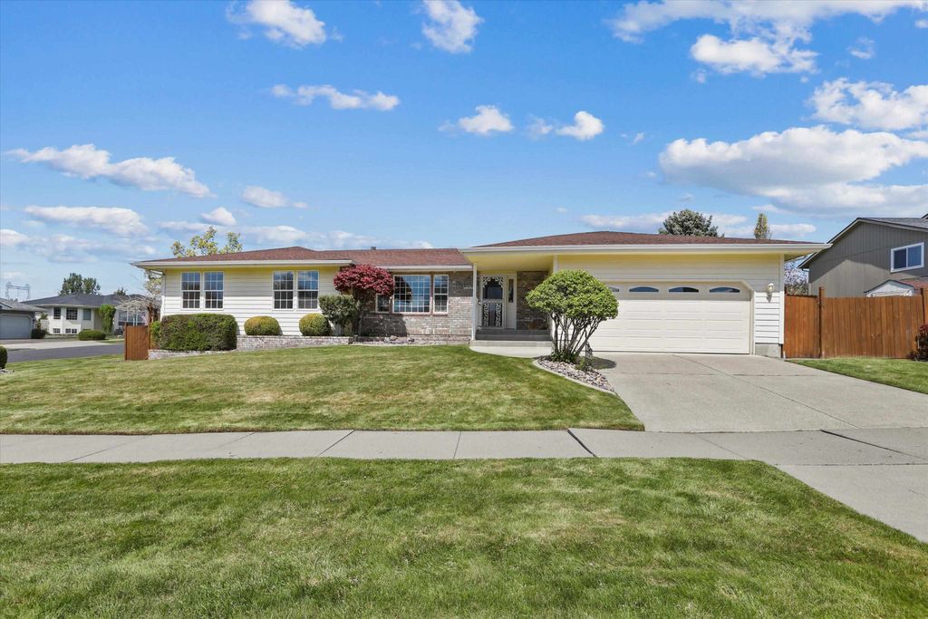 Photo of 5216 W Bedford Ave, Spokane, WA 99208 (MLS # 202616582)