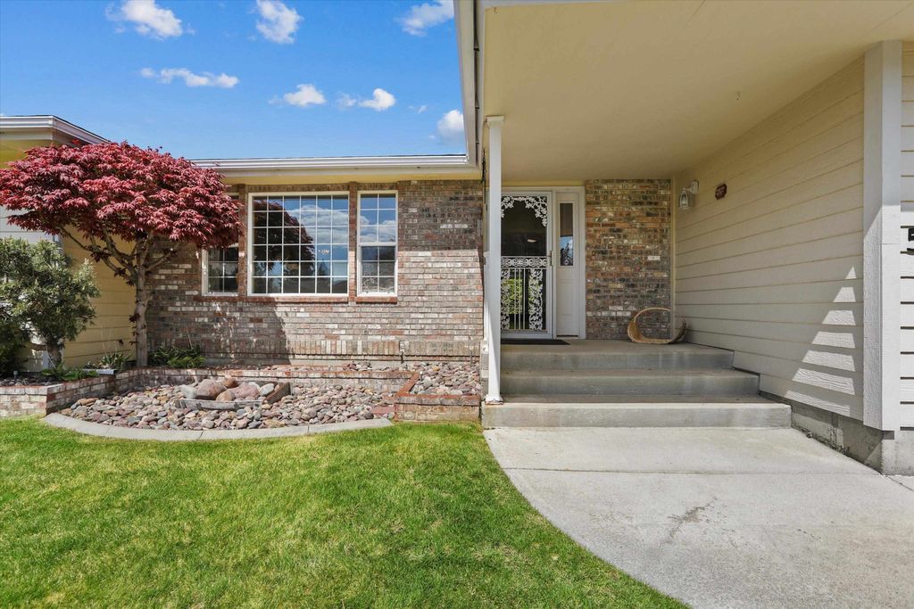 Photo of 5216 W Bedford Ave, Spokane, WA 99208 (MLS # 202616582)