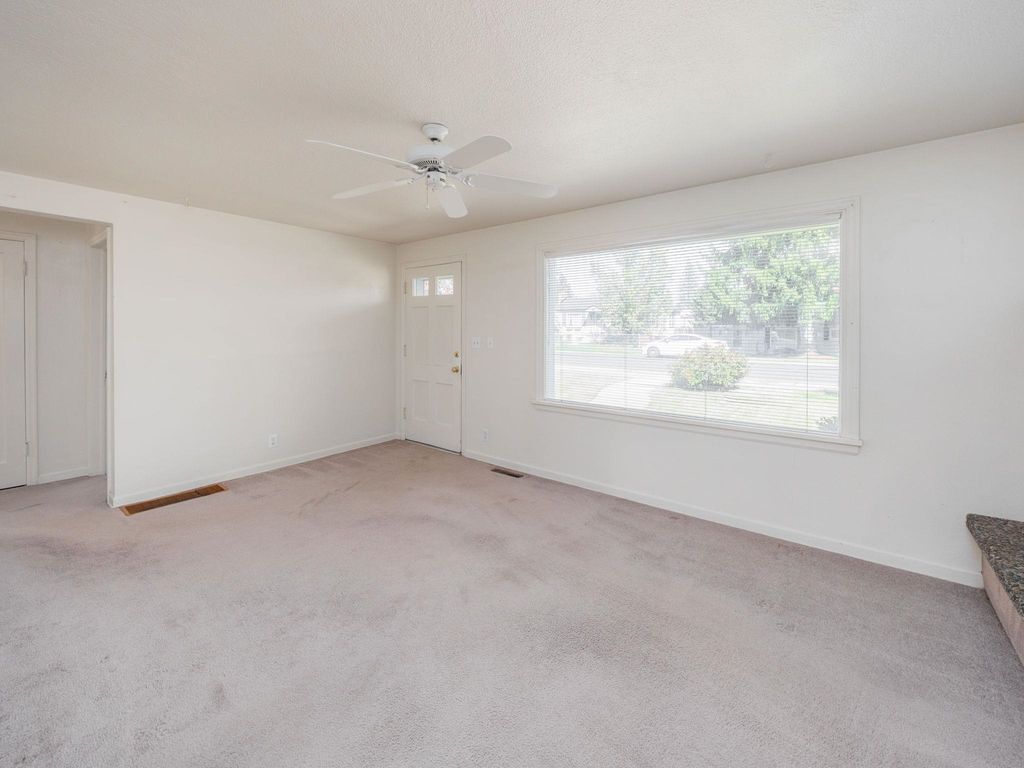 Photo of 5203 N Hawthorne St, Spokane, WA 99205 (MLS # 202616459)