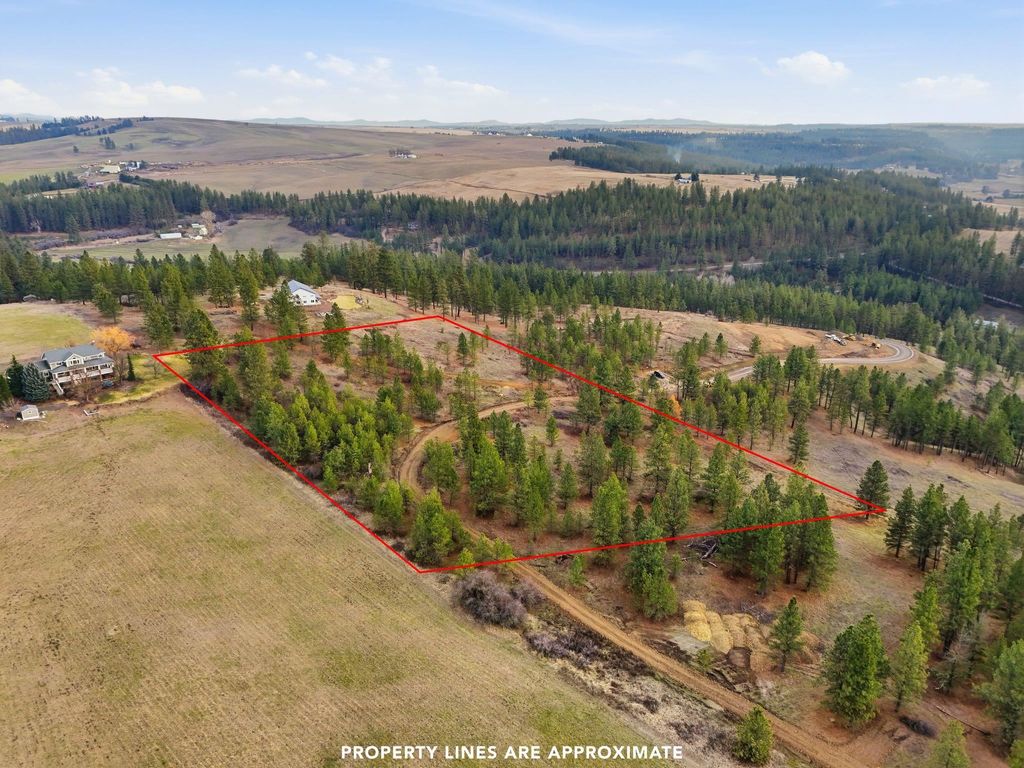 Photo of 3344 Balsam Hill Ln, Valleyford, WA 99036 (MLS # 202619171)