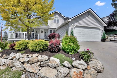 Photo of 8310 E Bull Pine Ln, Spokane, WA 99217 (MLS # 202526264)