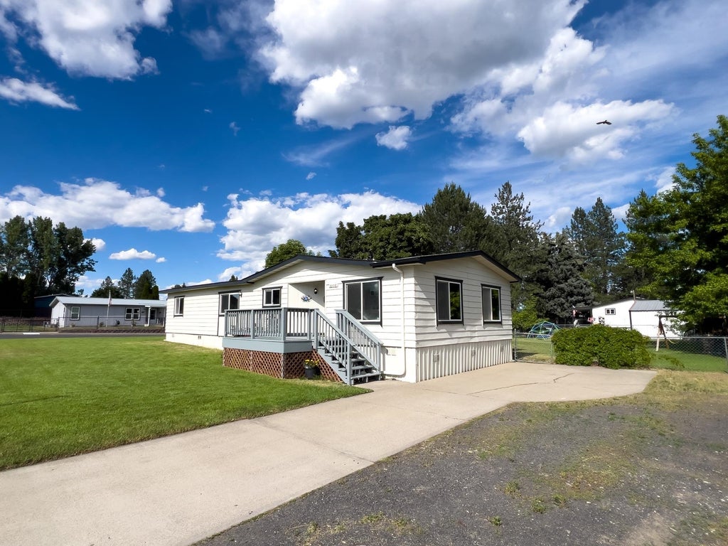 Photo of 3306 E 4th Ct, Mead, WA 99021 (MLS # 202619752)