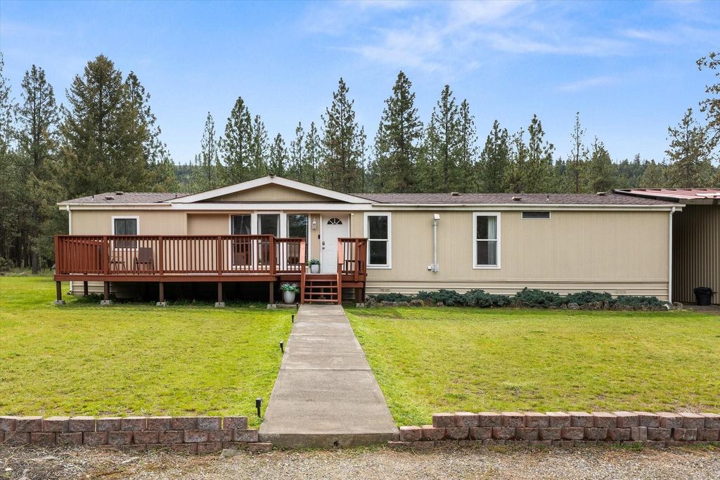 Photo of 27711 W Long Lake Rd, Ford, WA 99013 (MLS # 202615986)