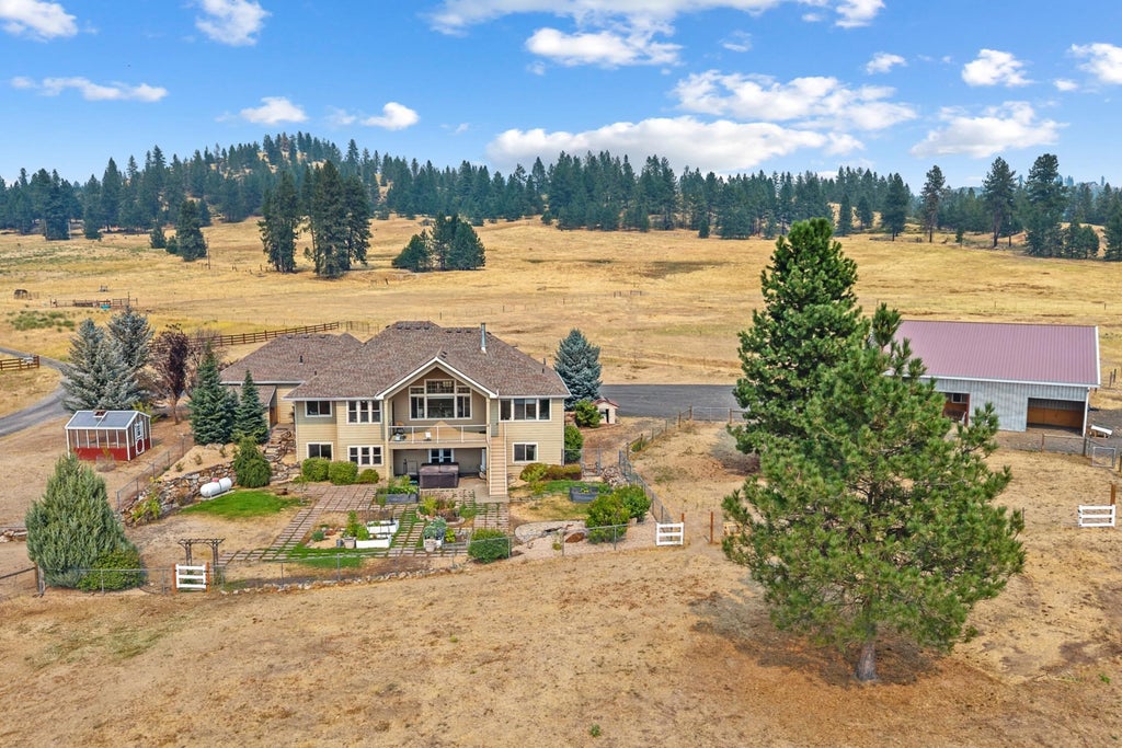Photo of 29020 N Hardesty Rd, Chattaroy, WA 99003 (MLS # 202622312)