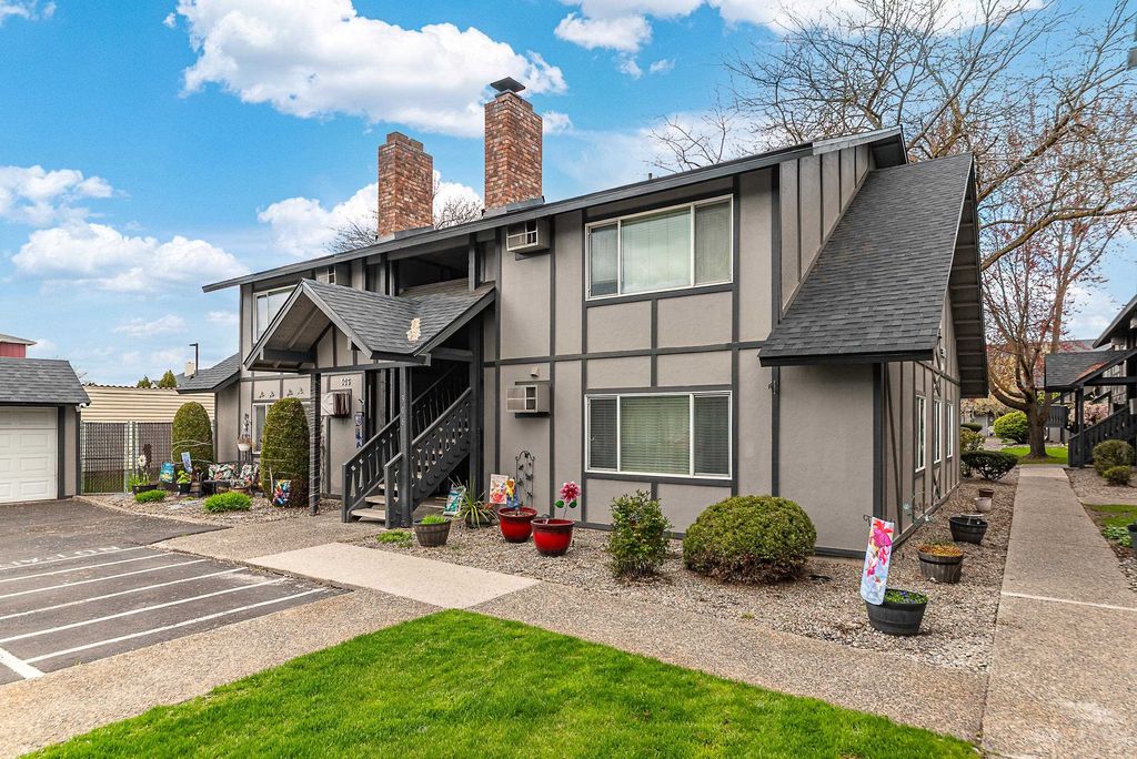Photo of 306 E Weile Ave, Spokane, WA 99208 (MLS # 202615699)