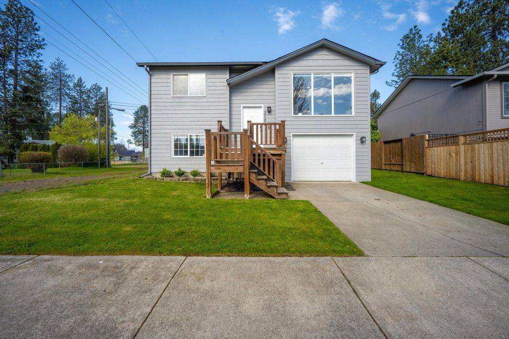 Photo of 3101 N 10th St, Coeur d Alene, ID 83815 (MLS # 202616456)