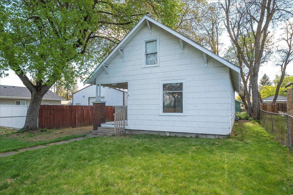 Photo of 416 E Everett Ave, Spokane, WA 99207 (MLS # 202616331)