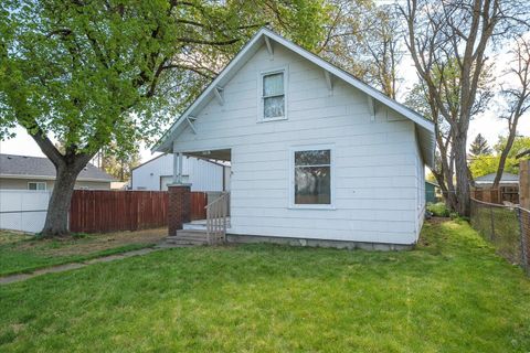 Photo of 416 E Everett Ave, Spokane, WA 99207 (MLS # 202616331)