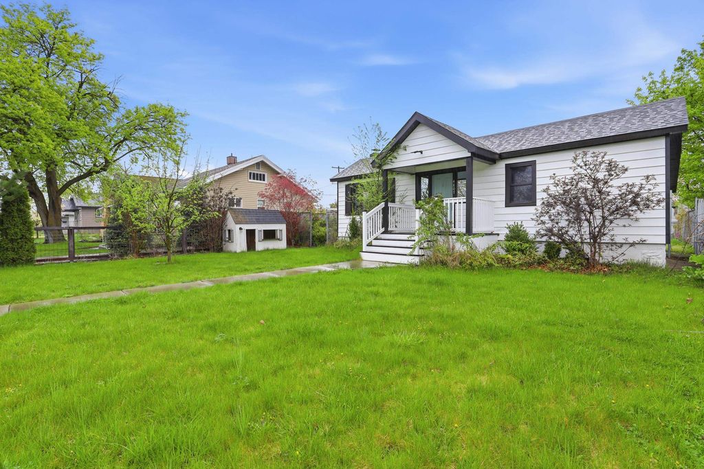 Photo of 4807 N Howard St, Spokane, WA 99205 (MLS # 202616006)