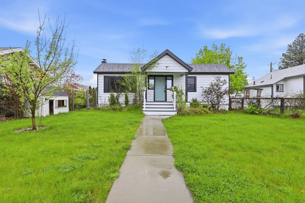 Photo of 4807 N Howard St, Spokane, WA 99205 (MLS # 202616006)