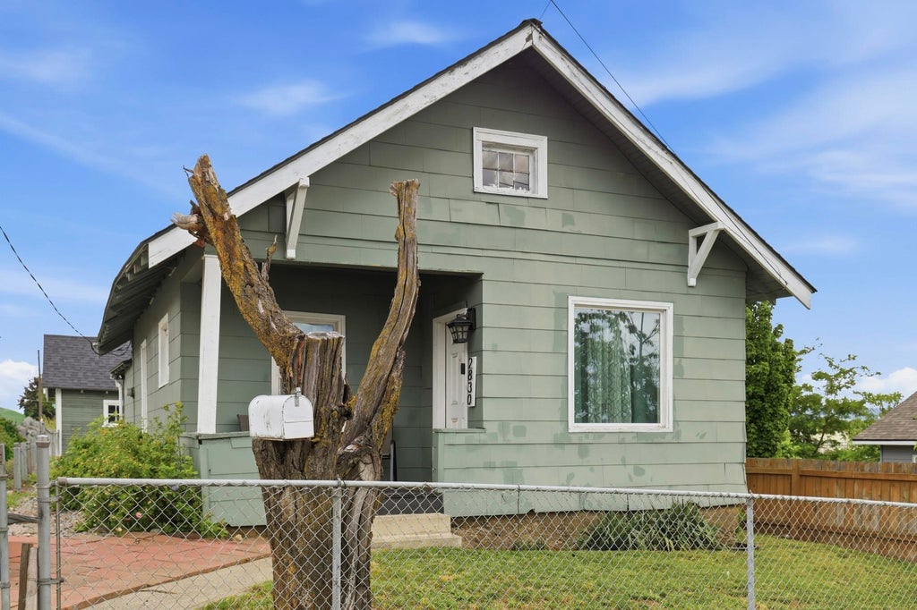 Photo of 2830 N Standard St, Spokane, WA 99207 (MLS # 202624454)