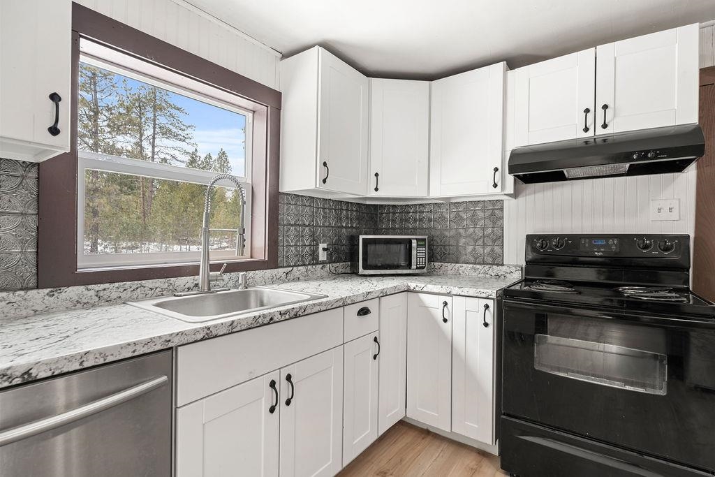 Newport, Washington 99156, United States, 3 Bedrooms Bedrooms, ,1 BathroomBathrooms,Residential,Active,83409