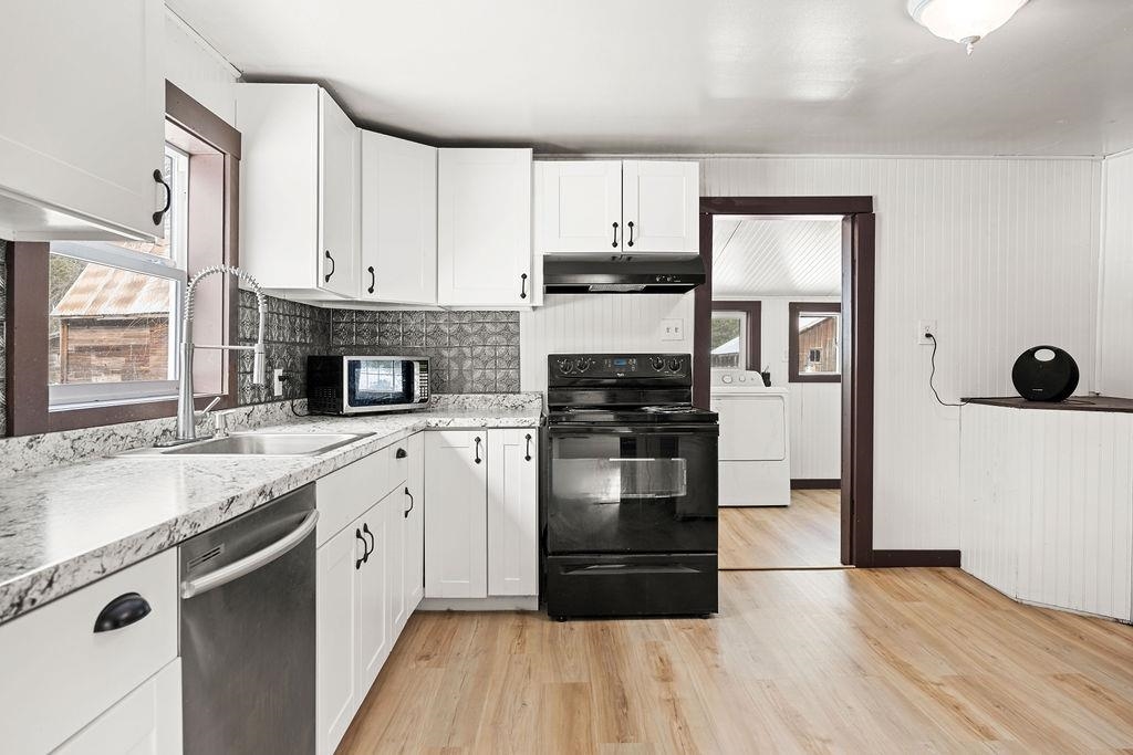 Newport, Washington 99156, United States, 3 Bedrooms Bedrooms, ,1 BathroomBathrooms,Residential,Active,83409