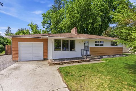 Photo of 9415 N ATLANTIC St, Spokane, WA 99218 (MLS # 202618223)
