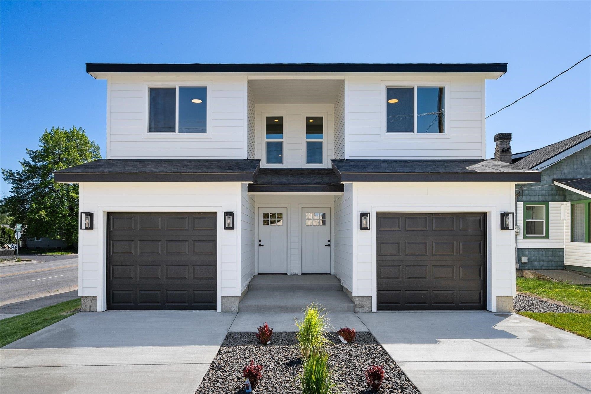 Photo 1 of 50 — 923 E Everett Ave, Spokane, WA 99212