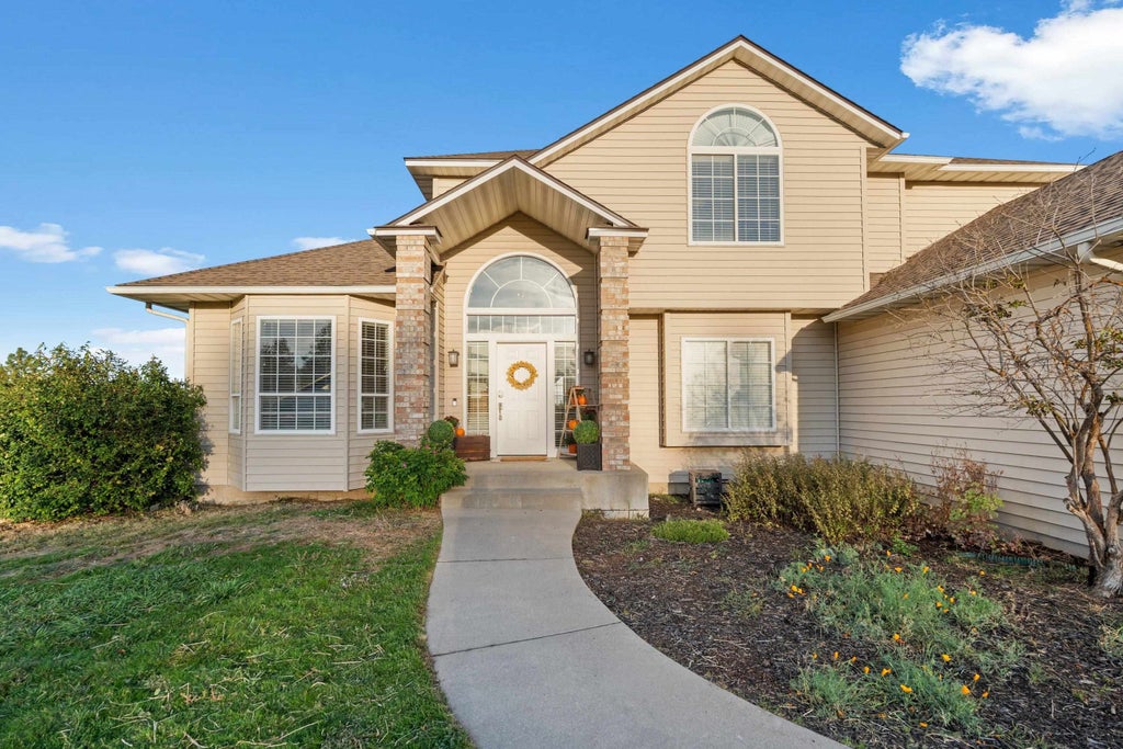 Photo of 1029 W Crestview Rd, Spokane, WA 99224 (MLS # 202624549)
