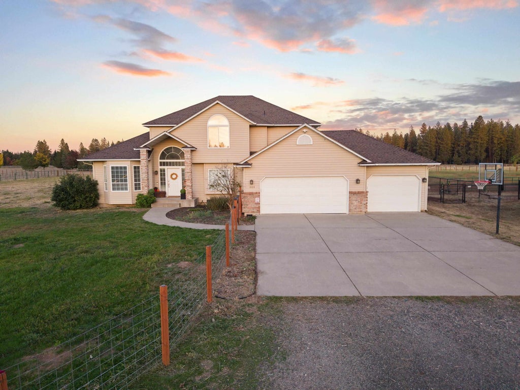 Photo of 1029 W Crestview Rd, Spokane, WA 99224 (MLS # 202624549)