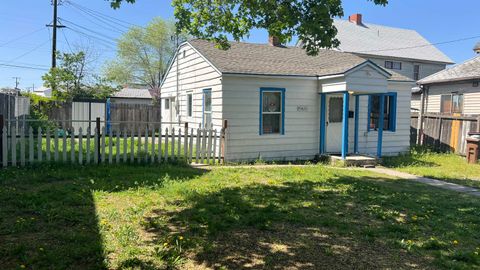 Photo of 1423 N Lincoln St, Spokane, WA 99201 (MLS # 202514873)