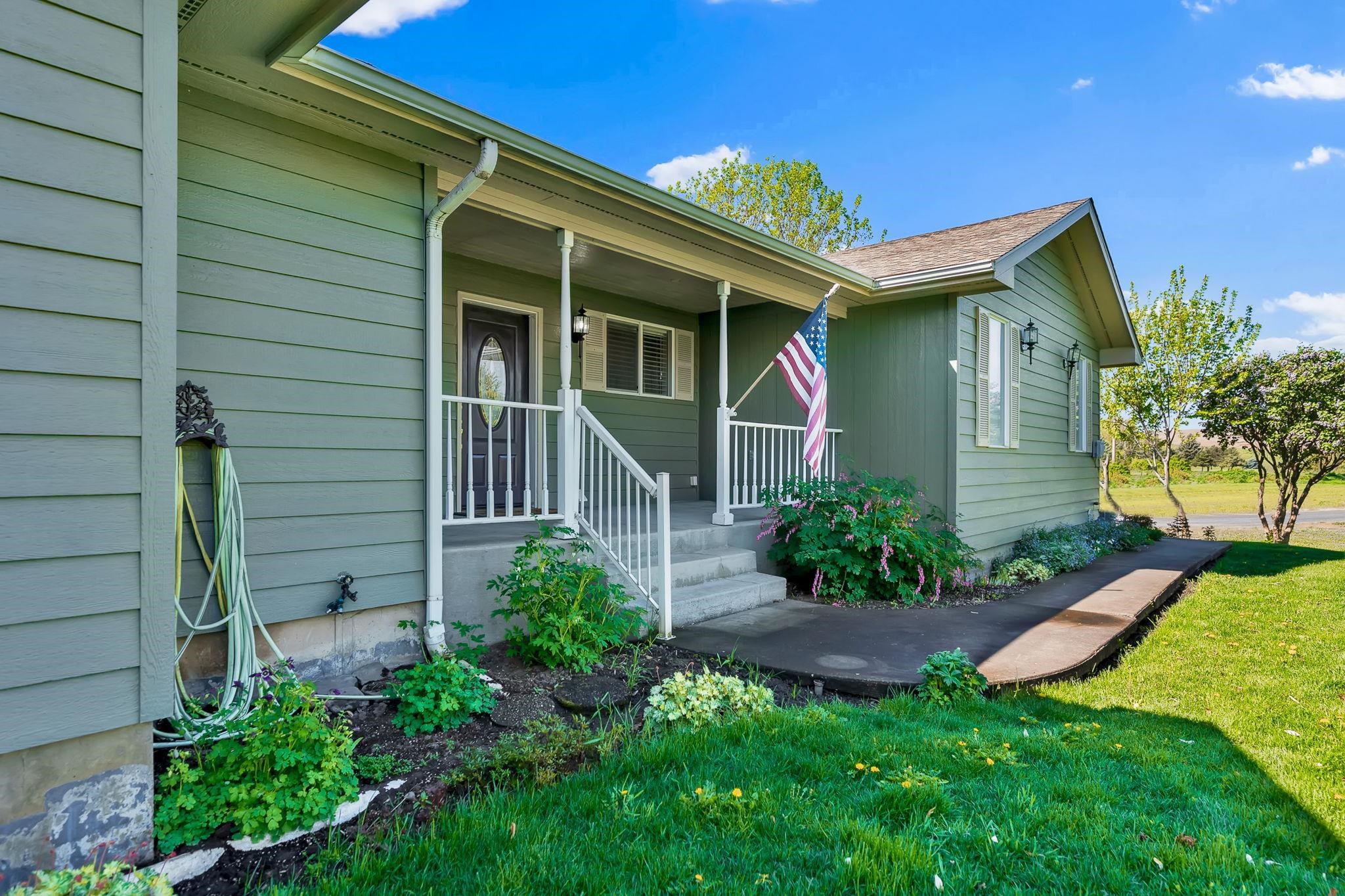 Photo 1 of 50 — 601 Tomeo Ct, St John, WA 99171